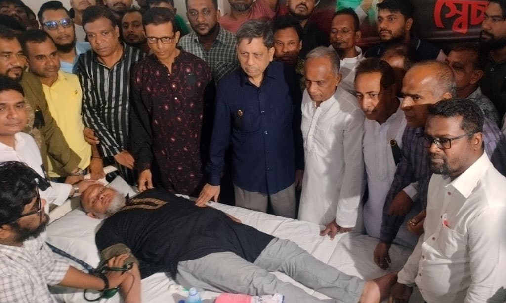 কোটা আন্দোলন মনে হয় সন্ত্রাসী কর্মকাণ্ডে পরিণত হয়েছে: মেয়র খোকন