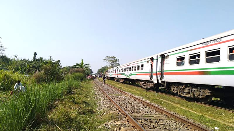 রেলওয়ের কাছে ২১ লাখ টাকা পাবেন রাজশাহীর যাত্রীরা