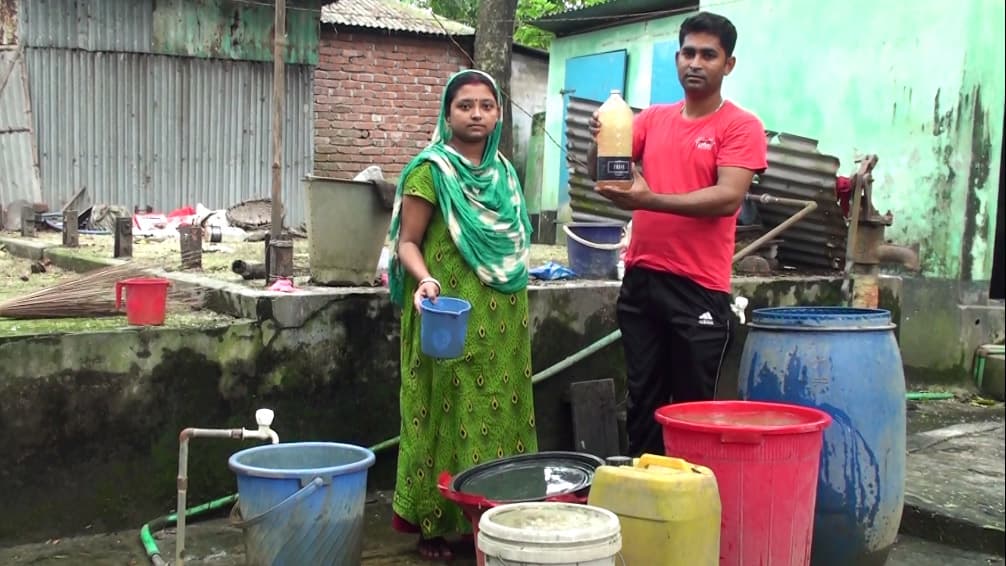 পানিতে বালু, ময়লা-দুর্গন্ধ