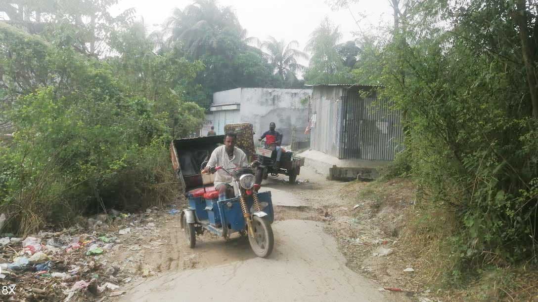 বেহাল রাস্তা যেন ‘মরণফাঁদ’