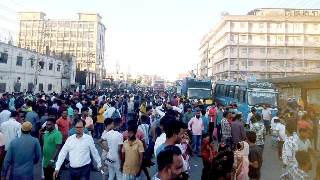 গাজীপুরে বেতন পেলেন ৫ কারখানার সাড়ে ৩ হাজার শ্রমিক, কাজে যোগ দেবে কাল