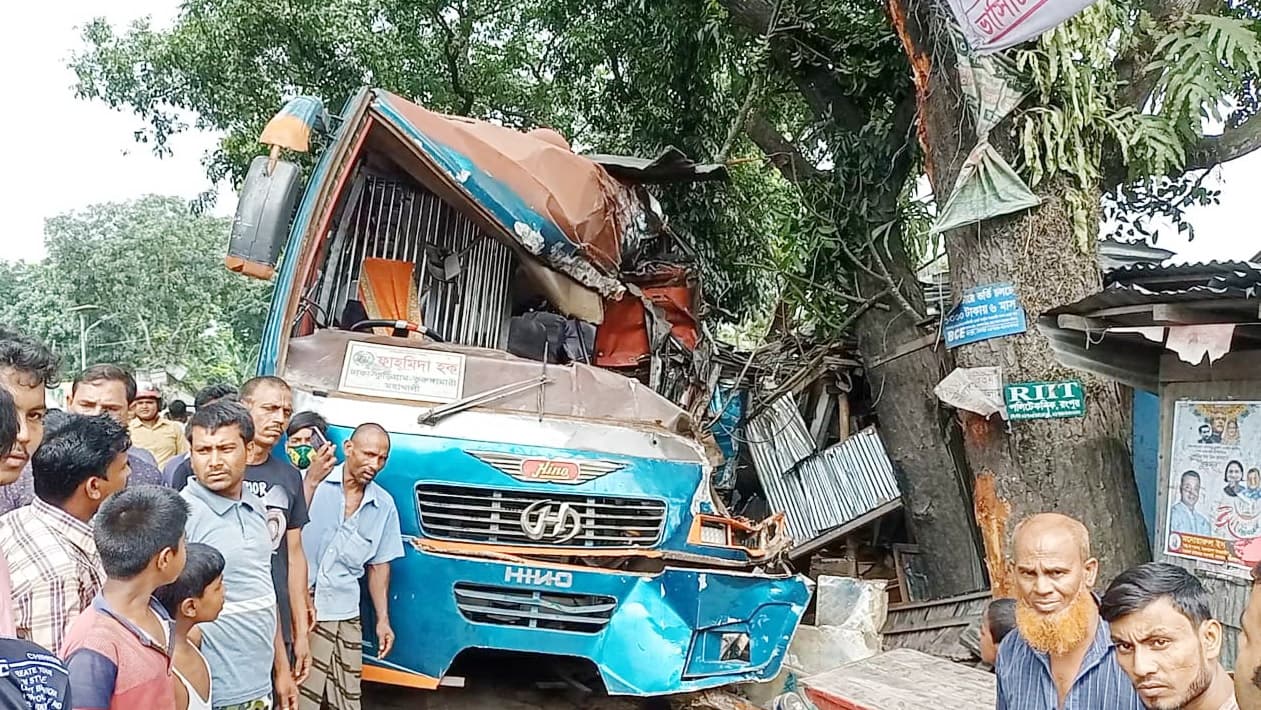 কাউনিয়ায় বাসচাপায় অটোরিকশাচালক নিহত, মহাসড়ক অবরোধ