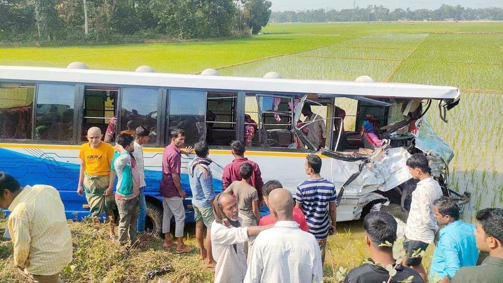 চকরিয়ায় বাস-পিকআপ সংঘর্ষে নারীসহ নিহত ৩