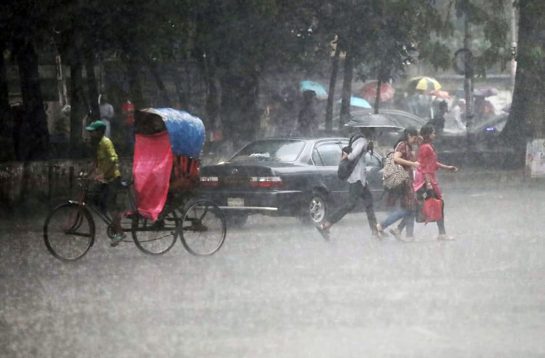 আজও বৃষ্টি হবে যেসব অঞ্চলে