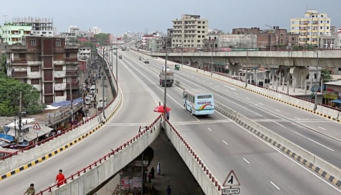 মেয়র হানিফ ফ্লাইওভারের টোল বক্স ভাঙচুর, জুরাইনে পুলিশ বক্সে আগুন