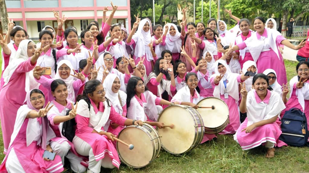 পাসের হারে দেশসেরা বরিশাল বোর্ড