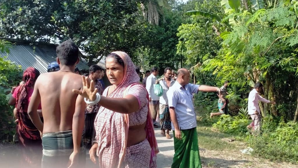 আদালতের নির্দেশ অমান্য করে বসতভিটা দখলের চেষ্টা, আওয়ামী লীগের নেতা আটক 