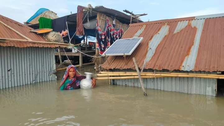 গাইবান্ধা বন্যায় ৩০ হাজার মানুষ পানিবন্দী, ৮০টি শিক্ষাপ্রতিষ্ঠান বন্ধ