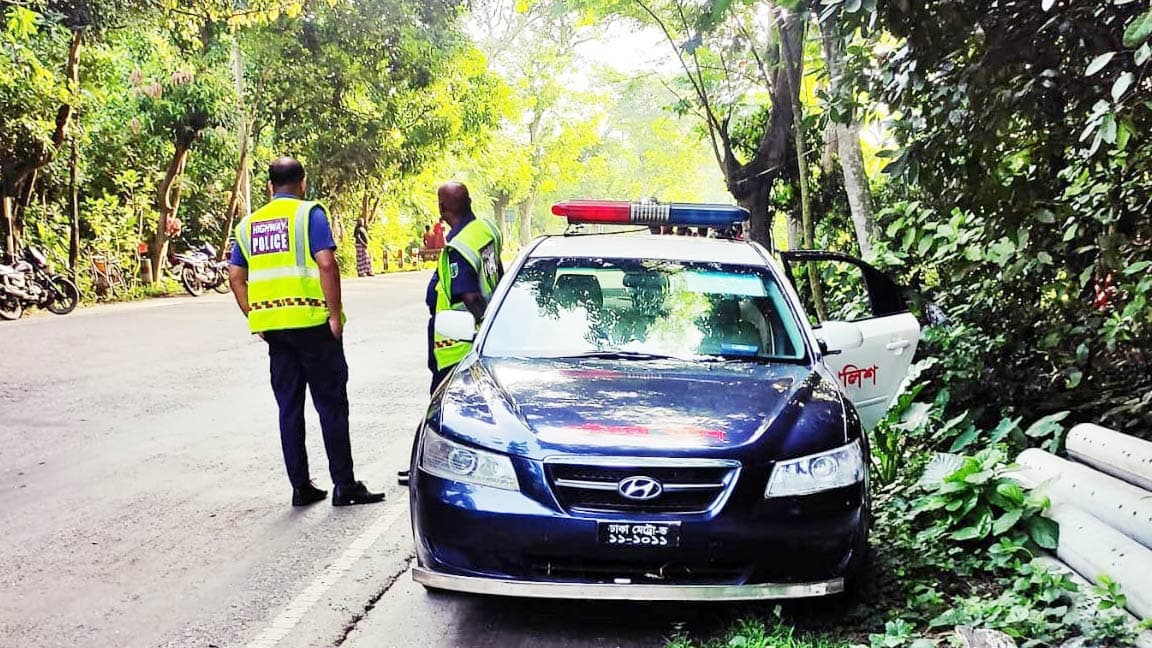 ট্রাকের ধাক্কায় ব্যবসায়ী নিহত, মারা গেছে ৫ গরু