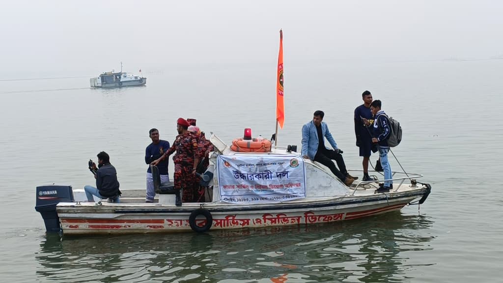 রজনীগন্ধা ফেরি উদ্ধার অভিযান: হামজা-রুস্তম ব্যর্থ, অপেক্ষা প্রত্যয়ের