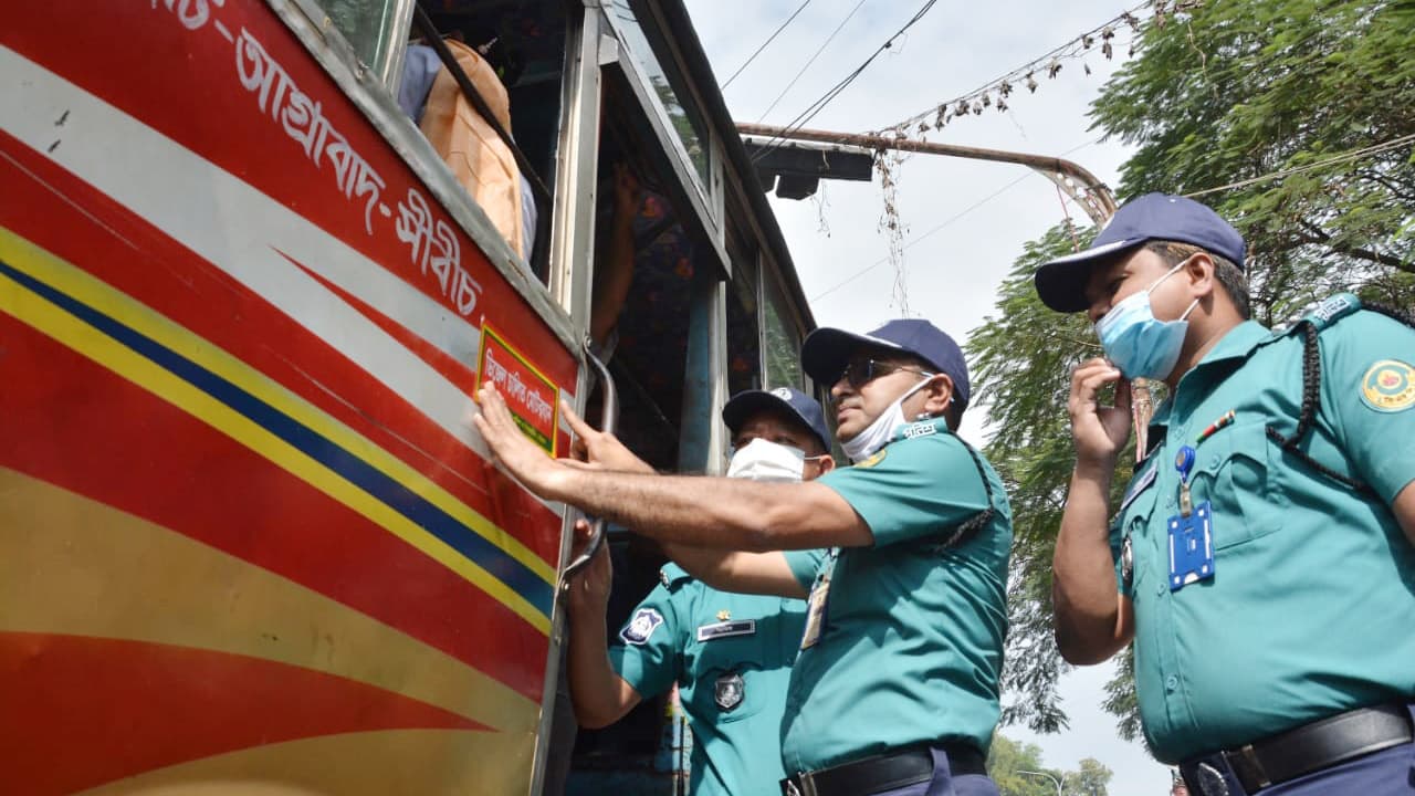 ডিজেলের বাসে লাল স্টিকার