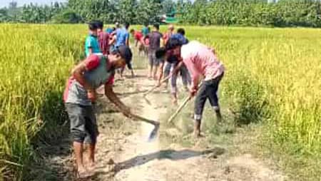 লংগদুতে স্বেচ্ছাশ্রমে রাস্তা সংস্কার