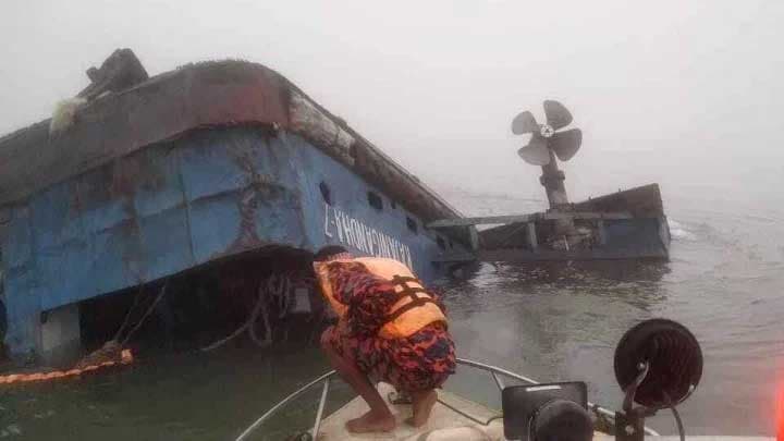 দায়িত্বে অবহেলার কারণে ডুবেছিল রজনীগন্ধা ফেরি, ১১ কর্মী বরখাস্ত