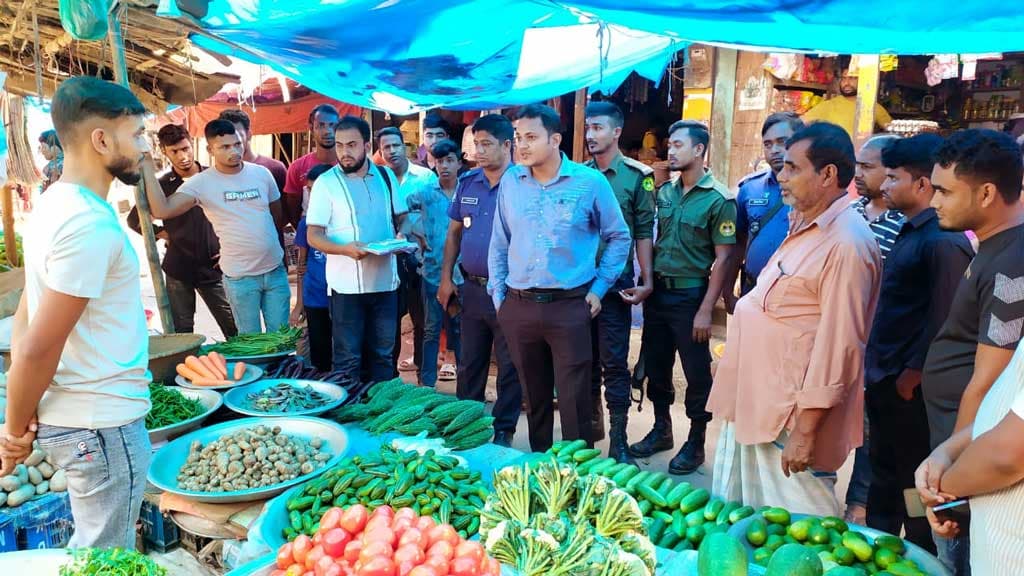 আলুর দাম বেশি নেওয়ায় ৫ ব্যবসায়ীকে জরিমানা