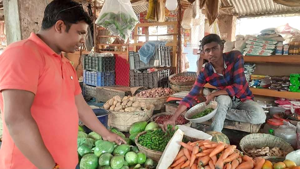 তালায় খোলা সয়াবিন তেলের সংকট, জনমনে ক্ষোভ