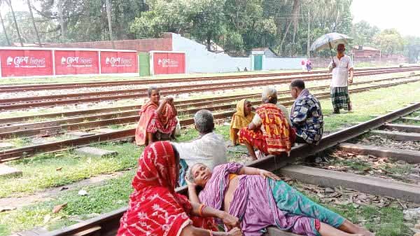 ভ্যাপসা গরমে অতিষ্ঠ জনজীবন