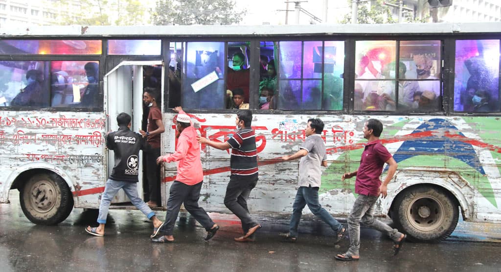 বাস-ট্রাকের আয়ুষ্কাল নির্ধারণ স্থগিতে জাতীয় কমিটির উদ্বেগ 