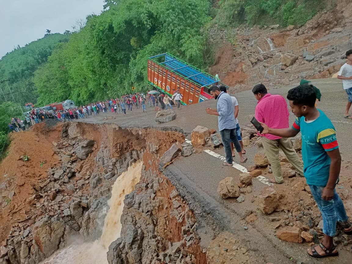 আসাম-মেঘালয়ে বন্যায় মৃত্যু বেড়ে ৪২