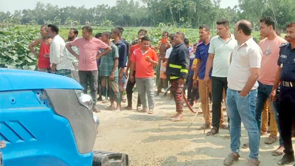 ধুনটে দুই ট্রাক্টরের মাঝে চাপা পড়ে শিশু নিহত, ৪ ট্রাক্টর পুড়িয়ে দিল গ্রামবাসী