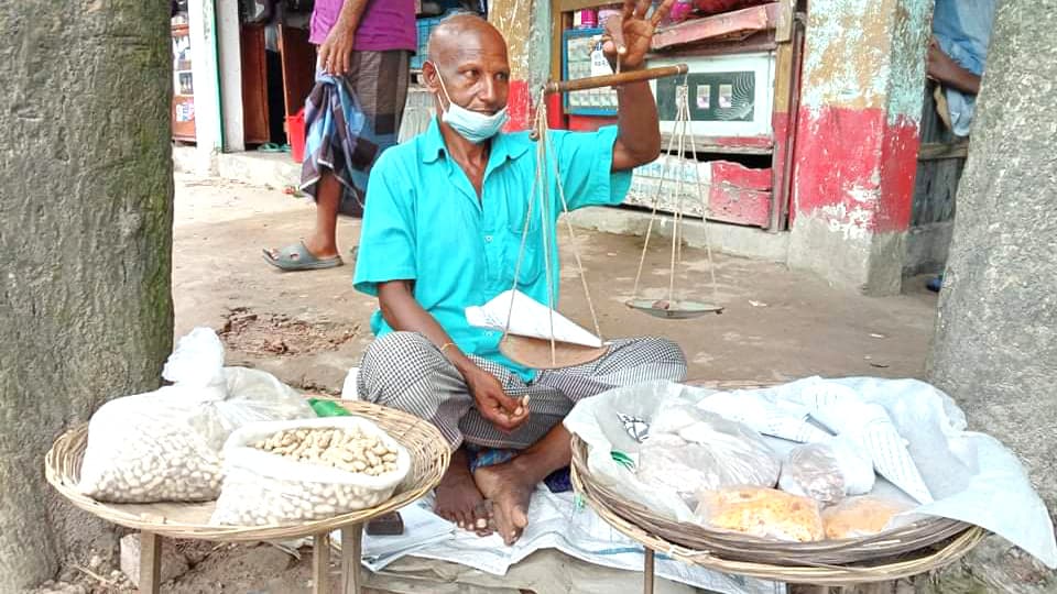 ‘এ্যাংকা করি কোনোমতে চলোচি’