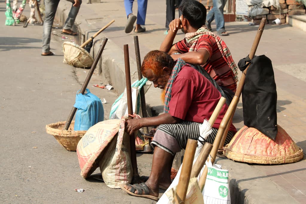 আয় বন্ধ হওয়ায় দুর্দশা নিম্ন আয়ের মানুষের