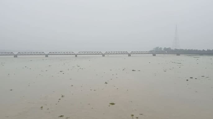 বিপৎসীমার ৪৭ সেন্টিমিটার ওপরে পানি, বন্যার আতঙ্কে তিস্তাপারের মানুষ