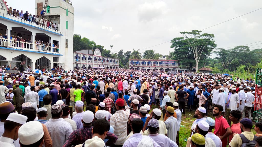 পিরোজপুরে জানাজা শেষে সাঈদীর দাফন সম্পন্ন