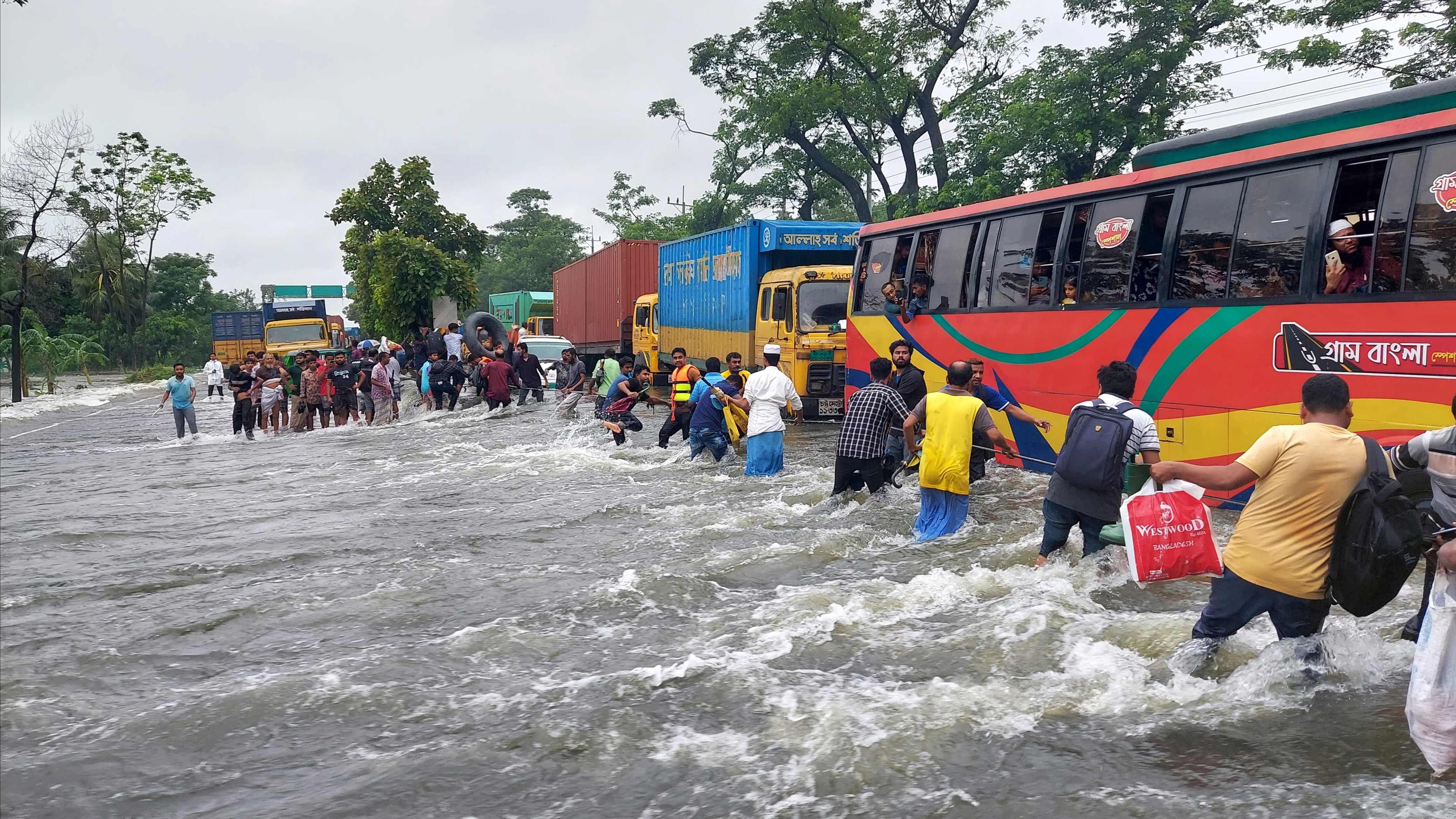 ২৪ ঘণ্টার মধ্যে পূর্বাঞ্চলে বন্যা পরিস্থিতি উন্নতির পূর্বাভাস