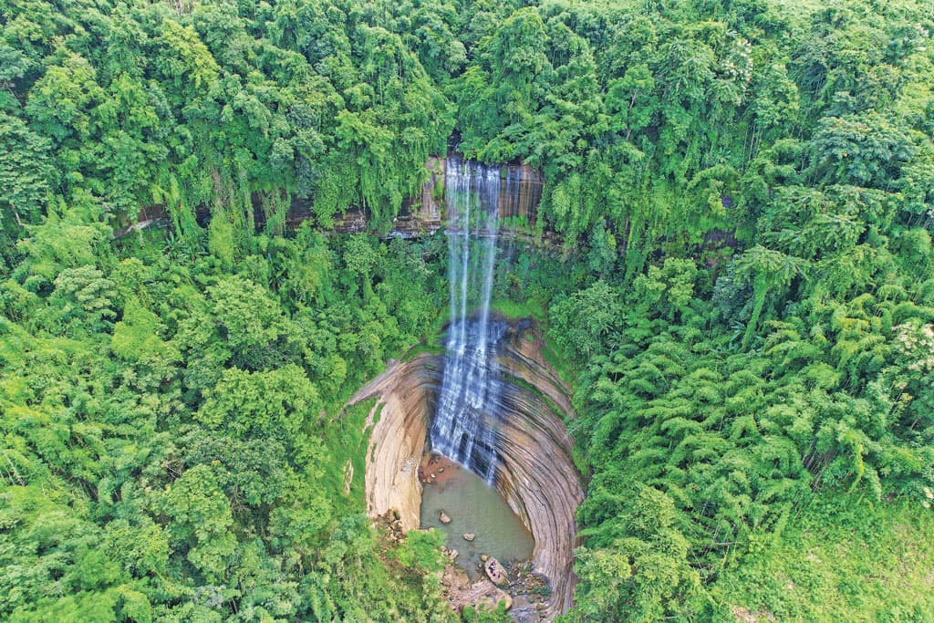 রোমাঞ্চপ্রেমীদের ডাকছে ধুপপানি ঝরনা