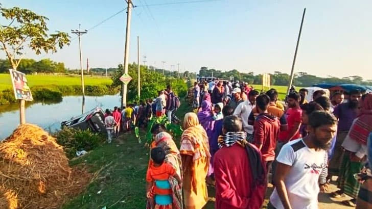 যানবাহনের ত্রিমুখী সংঘর্ষে শিশুর মৃত্যু