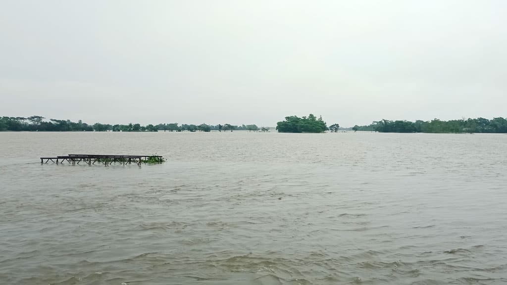 উত্তর–পূর্বাঞ্চলে বাড়ছে নদ–নদীর পানি, বন্যার আশঙ্কা