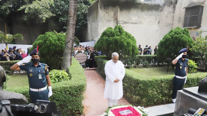 জেলহত্যা মামলার পলাতক আসামিদের ফিরিয়ে আনতে চেষ্টা করছে সরকার