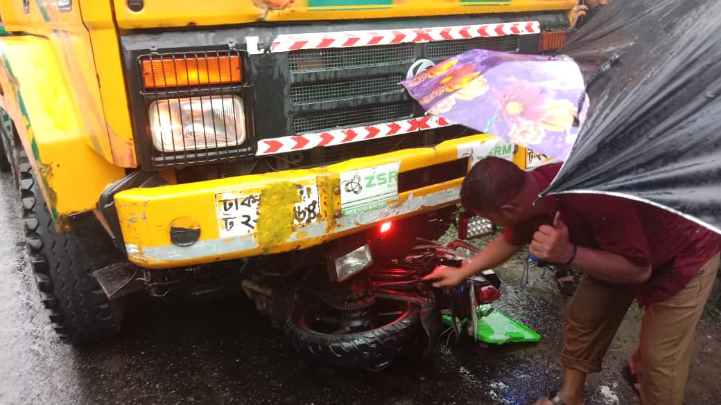 ট্রাকের সঙ্গে মোটরসাইকেলের সংঘর্ষে একজন নিহত