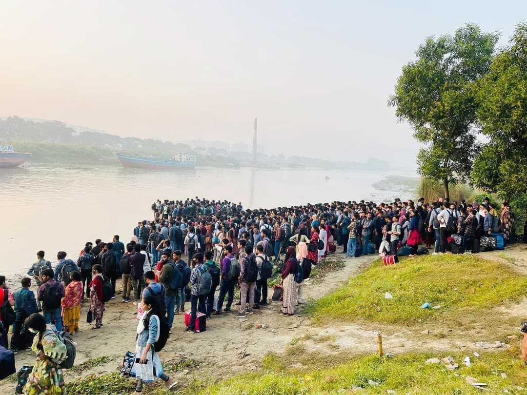 ড্যাফোডিল ইউনিভার্সিটি ছুটি, ক্যাম্পাস ছেড়েছেন শিক্ষার্থীরা