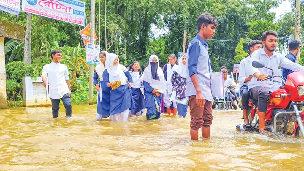 বন্যা পরিস্থিতির উন্নতি, বেড়েছে ভাঙন