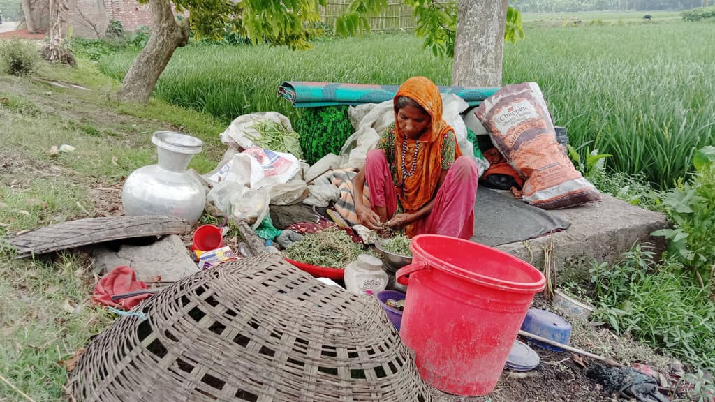 বৃষ্টির দিনে কোথায় মাথা গুঁজবেন বিধবা বেগম