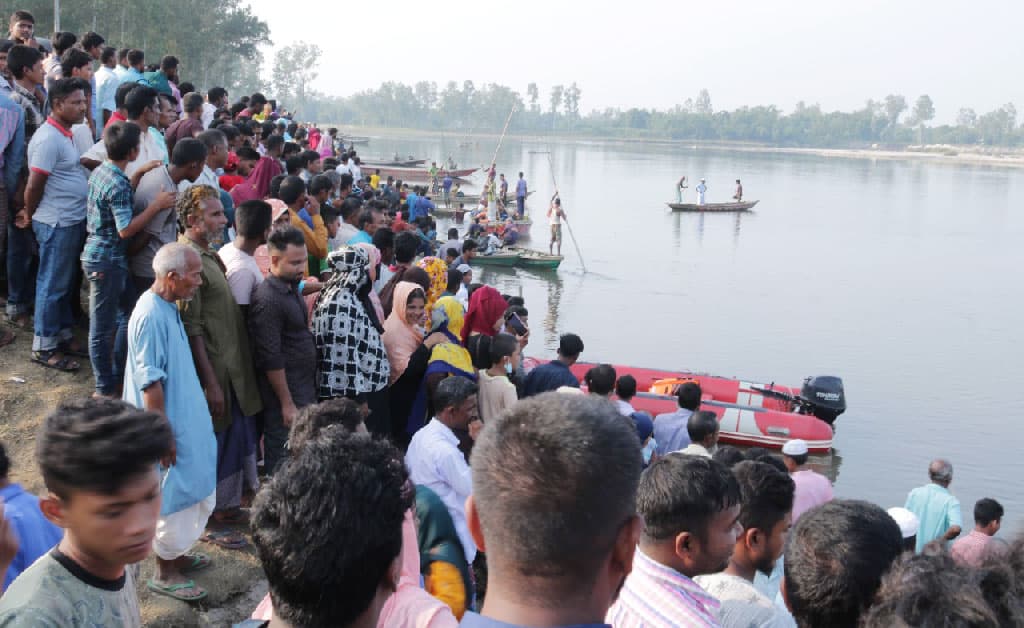 বোদায় নৌকাডুবি: আরও এক মরদেহ উদ্ধার, মৃত বেড়ে ৬৯