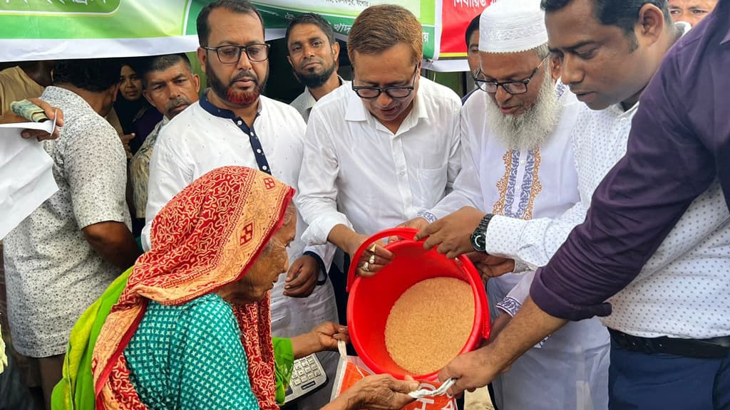 ওএমএস-টিসিবির চালে স্বস্তি নিম্ন আয়ের মানুষের