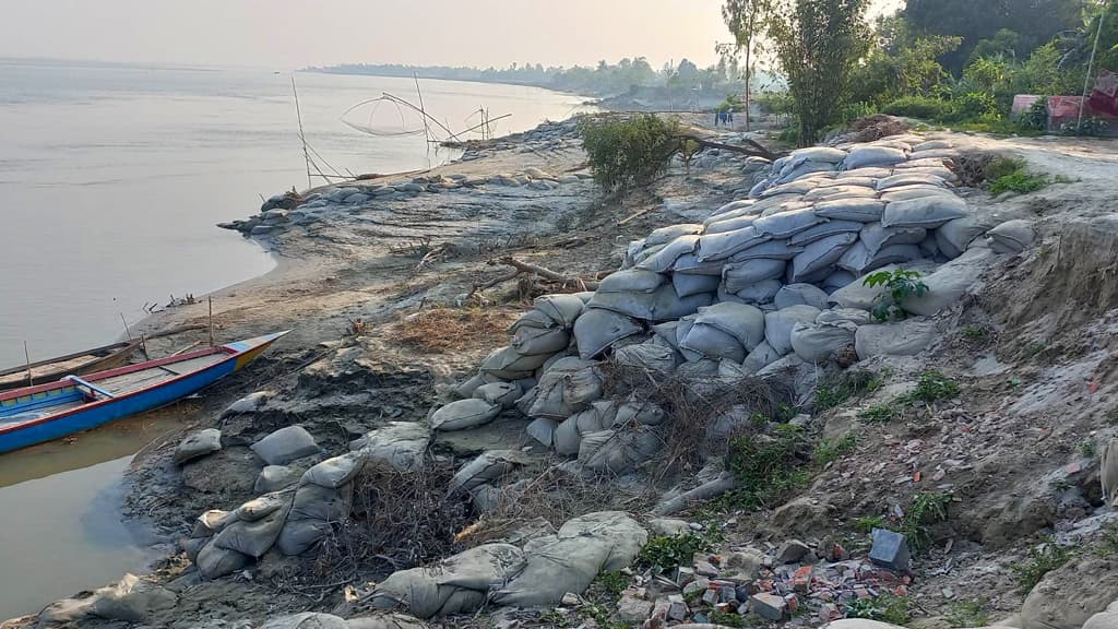 শুষ্ক মৌসুমেও শুরু হয়নি কাজ, ক্ষোভ স্থানীয়দের