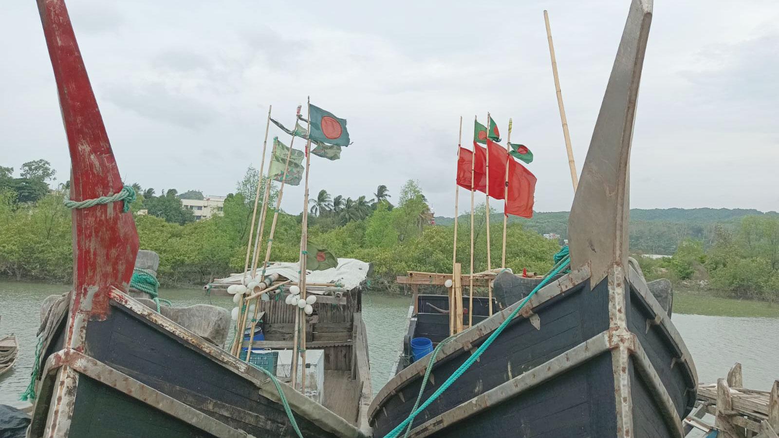 মোখার কেন্দ্রের ৭৫ কিমির মধ্যে বাতাসের বেগ ১৩০, ৪ নম্বর হুঁশিয়ারি সংকেত