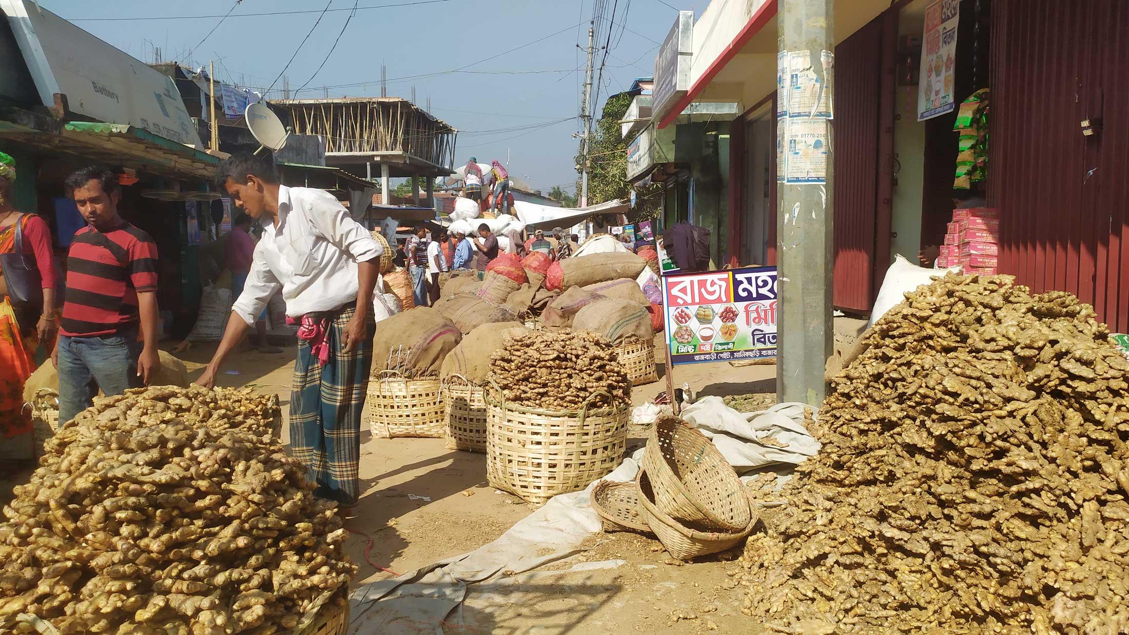 বাজারে আদার ঝাঁজ নেই