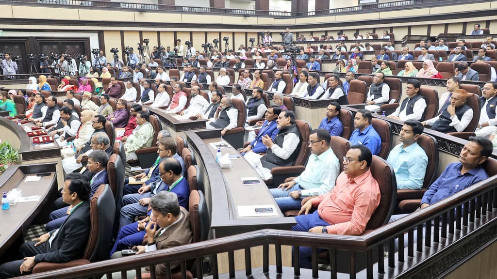 শপথ নিলেন কুমিল্লা ও ময়মনসিংহ সিটির নবনির্বাচিত মেয়ররা