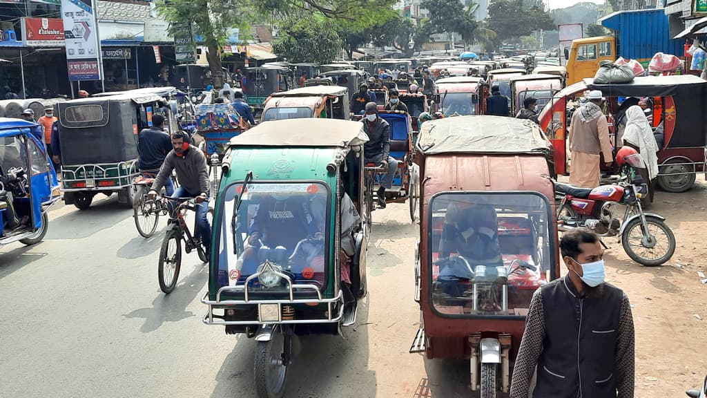 অটোরিকশায় নাকাল পৌরবাসী