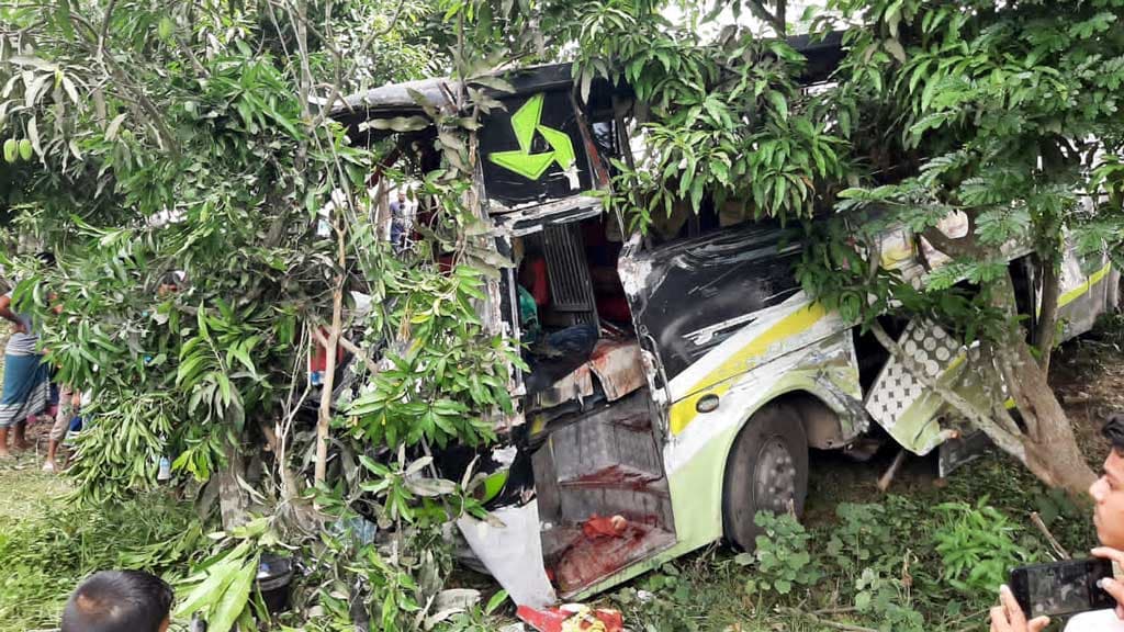 নাটোরের বড়াইগ্রামে দুই বাসের সংঘর্ষ, নিহত ৭