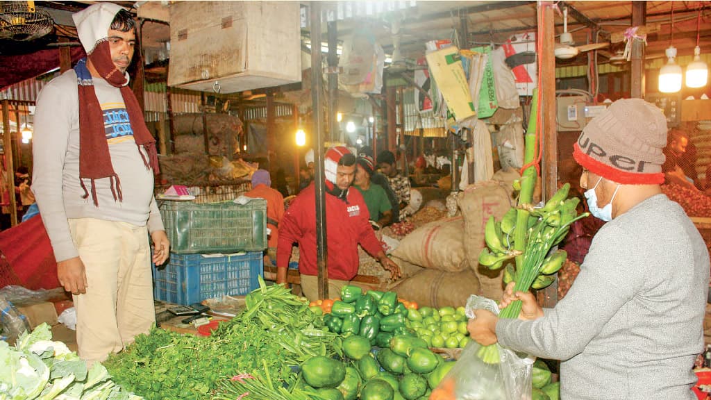 সবজির বাজারে স্বস্তি, কাঁচা মরিচের লাফ