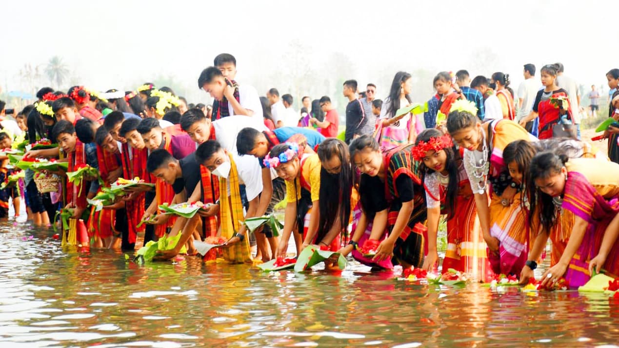 বর্ণিল আয়োজনে খাগড়াছড়িতে ফুল বিজু