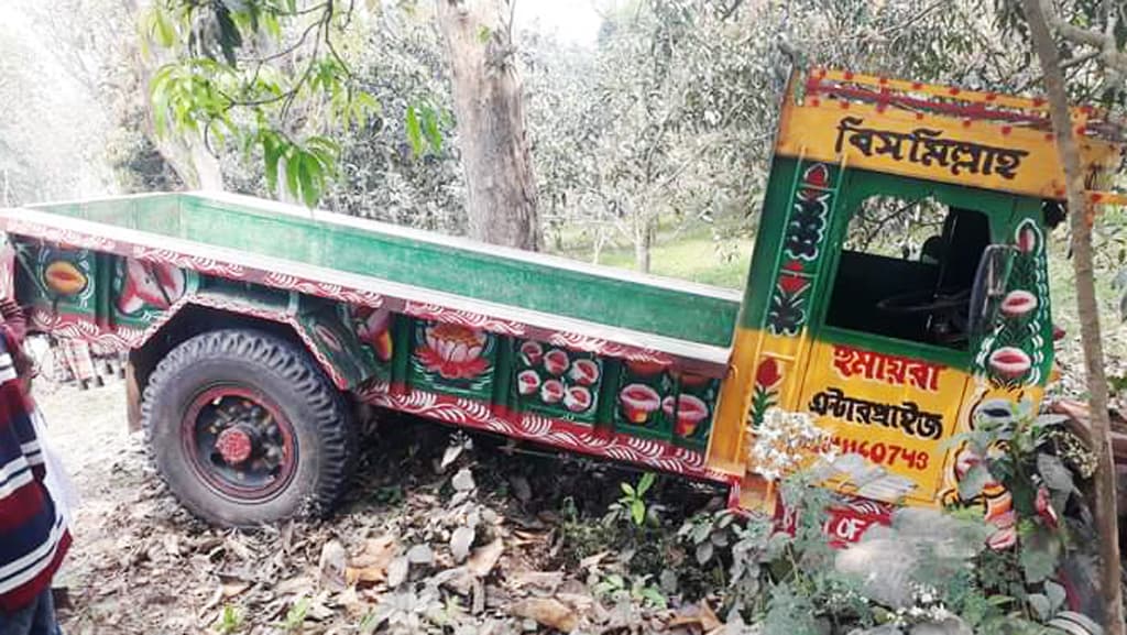 ট্রলি ও মোটরসাইকেলের সংঘর্ষে নিহত ১ 