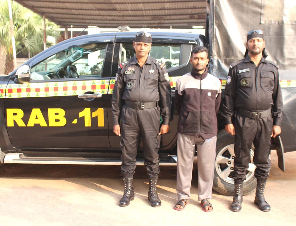 গৃহবধূকে দলবদ্ধ ধর্ষণ: প্রধান আসামি নোয়াখালী থেকে গ্রেপ্তার 