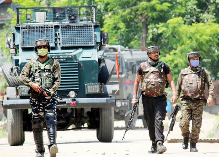 ভারতের কাশ্মীরে সন্ত্রাসী হামলায় নিহত ৩ বেসামরিক, আহত ৯ 