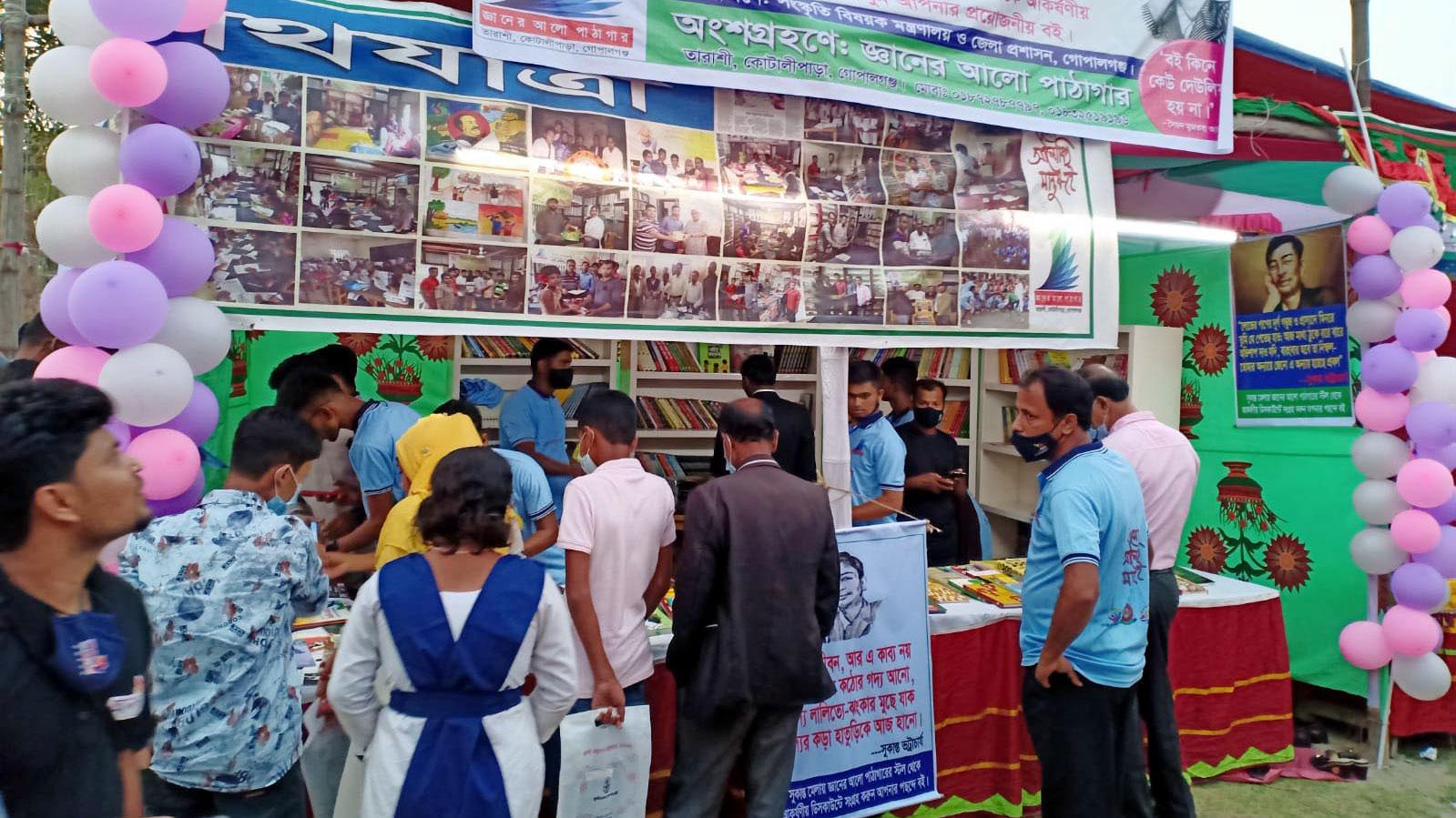 সুকান্ত মেলার বইয়ের স্টলে ক্রেতাদের ভিড়